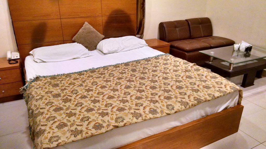 קראצ'י Embassy Lodge מראה חיצוני תמונה